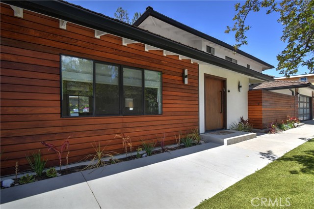 4751 Del Moreno Drive, Woodland Hills CA: https://media.crmls.org/medias/c0a9b841-896e-4cec-b9d3-4cbd1f4ea0dc.jpg