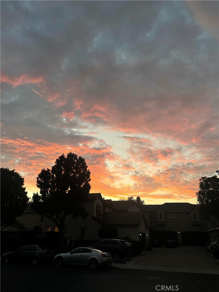 https://media.crmls.org/medias/c0a9c31f-e88b-4f45-bbfe-7ca8d8e7b4d6.jpg?preset=X-Large