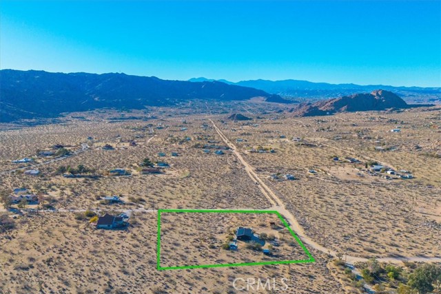 8729 Rock Haven Road, Joshua Tree CA: https://media.crmls.org/medias/c0a9d8e9-f4a9-4add-88f8-f277d325b2d0.jpg