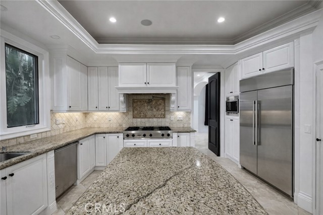 Detail Gallery Image 6 of 17 For 258 Santa Isabel Ave, Costa Mesa,  CA 92627 - 5 Beds | 5/1 Baths