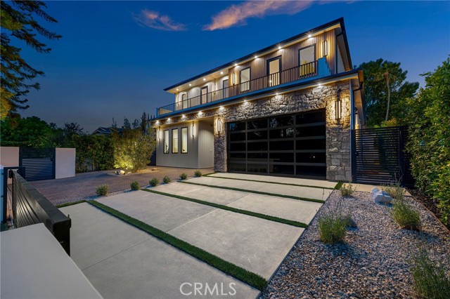 16728 Morrison Street, Encino CA: https://media.crmls.org/medias/c0aad0b8-4606-4f3a-bf14-3a374e2e25db.jpg