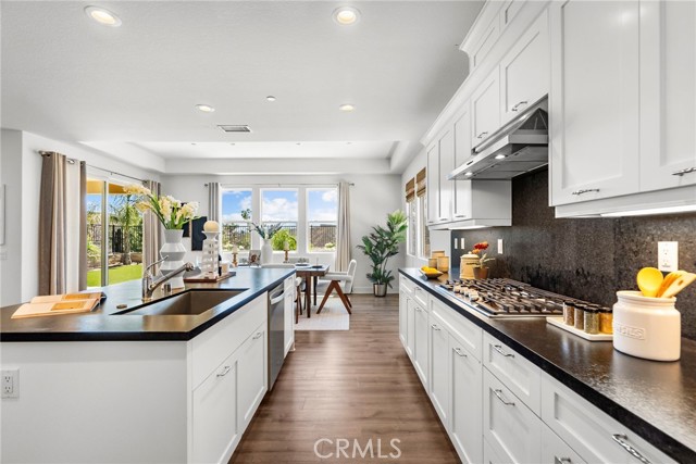 19162 Lauren Lane, Saugus CA: https://media.crmls.org/medias/c0ab8ecb-a859-471e-acb1-112ebc2a65a3.jpg
