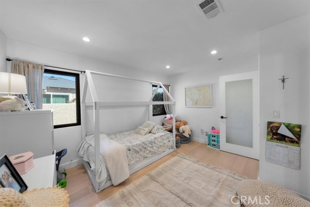 1834 Stearns Drive, Los Angeles CA: https://media.crmls.org/medias/c0ac9a3d-3915-42d4-b16f-b67946873526.jpg