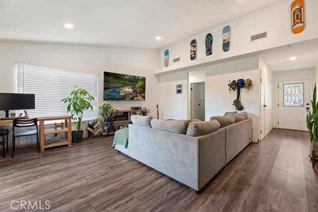 Detail Gallery Image 5 of 35 For 5839 Allwood, Jurupa Valley,  CA 92509 - 3 Beds | 2 Baths