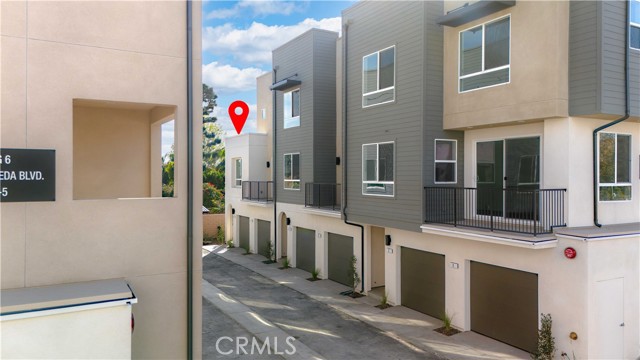 9423 1/2 N. Sepulveda Blvd., North Hills CA: https://media.crmls.org/medias/c0ad5cbb-1ca1-4f6d-b204-29ec91fa03e4.jpg