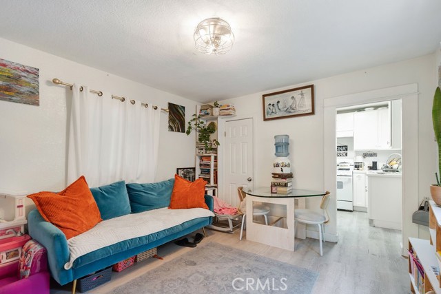 635 W Avenue 28, Los Angeles CA: https://media.crmls.org/medias/c0adfaef-6d21-4c18-b903-4f6c16ab76cf.jpg
