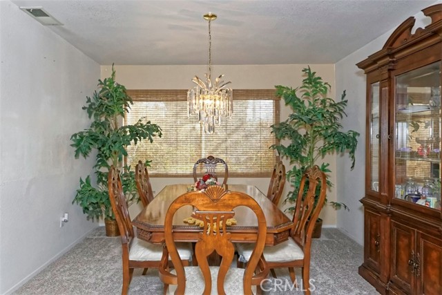 Detail Gallery Image 6 of 41 For 15605 Fairbanks Dr, Victorville,  CA 92394 - 6 Beds | 3/1 Baths