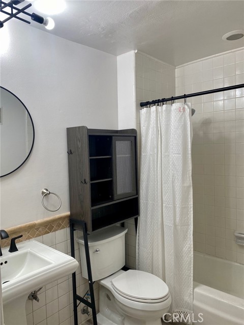 Detail Gallery Image 24 of 35 For 2260 N Cahuenga Bld #203,  Los Angeles,  CA 90068 - 1 Beds | 1 Baths