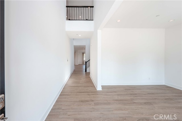 27554 Elderberry Dr, Valencia CA: https://media.crmls.org/medias/c0aef386-7d46-4611-95b0-592970ef40d7.jpg