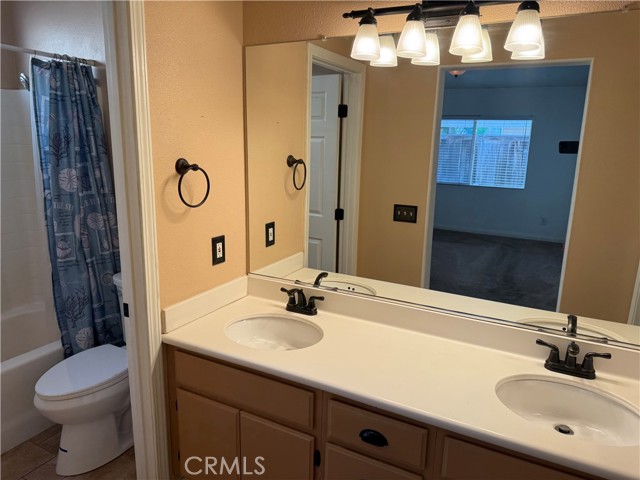 Detail Gallery Image 8 of 17 For 1492 Goldeneagle Dr, Corona,  CA 92879 - 3 Beds | 2 Baths