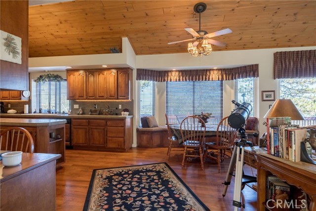 Detail Gallery Image 14 of 52 For 26329 Spyglass, Lake Arrowhead,  CA 92352 - 5 Beds | 3/1 Baths