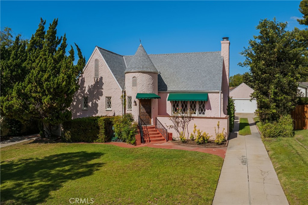 1363 Sonora Avenue — Tudor