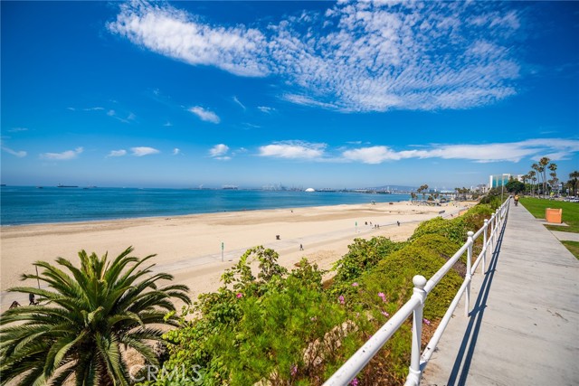 Detail Gallery Image 3 of 33 For 2772 2a E 2nd St #A2,  Long Beach,  CA 90803 - 2 Beds | 2 Baths