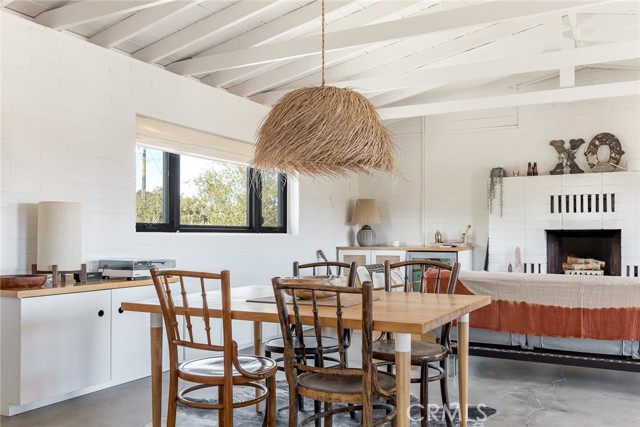 48575 Paradise Avenue, Morongo Valley CA: https://media.crmls.org/medias/c0b1795f-d52a-479f-b9b4-29a8f0d6b154.jpg