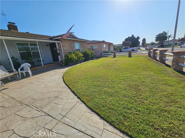 5573 Bonnie Brae Street, Montclair CA: https://media.crmls.org/medias/c0b1e384-3fa4-40eb-b899-5e54593f0e02.jpg