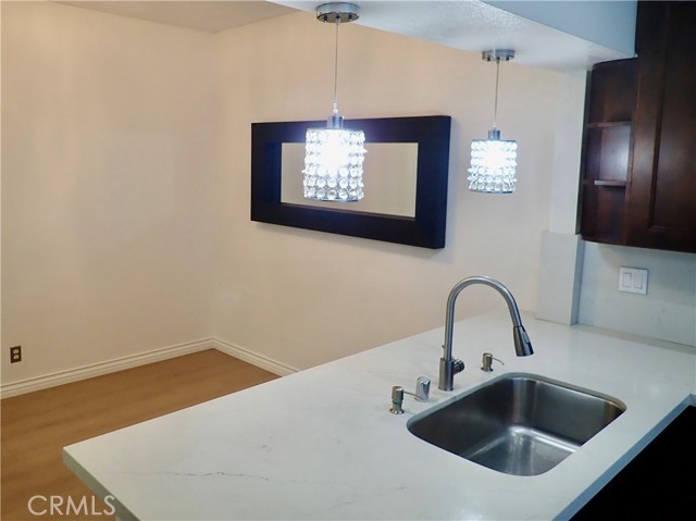 Detail Gallery Image 4 of 18 For 5423 Spanish Oak Ln a,  Oak Park,  CA 91377 - 2 Beds | 2/1 Baths