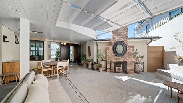 Detail Gallery Image 29 of 45 For 27 Emerald Bay, Laguna Beach,  CA 92651 - 4 Beds | 5/1 Baths