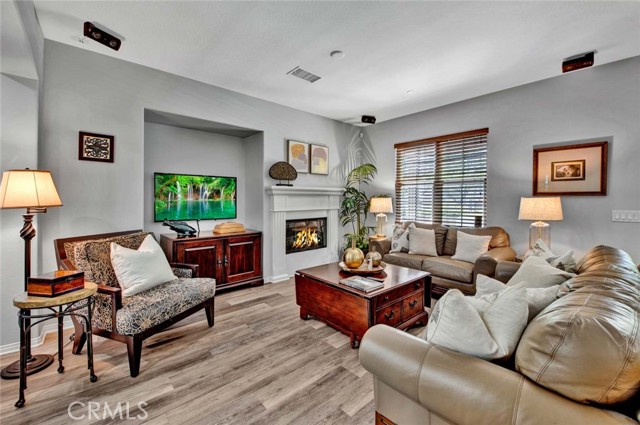 Detail Gallery Image 3 of 33 For 15203 Linden Way, Tustin,  CA 92782 - 3 Beds | 2/1 Baths