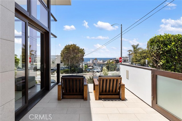 2114 Manhattan Ave, Hermosa Beach CA: https://media.crmls.org/medias/c0b3836f-278c-4a74-a98d-05f4a072151f.jpg