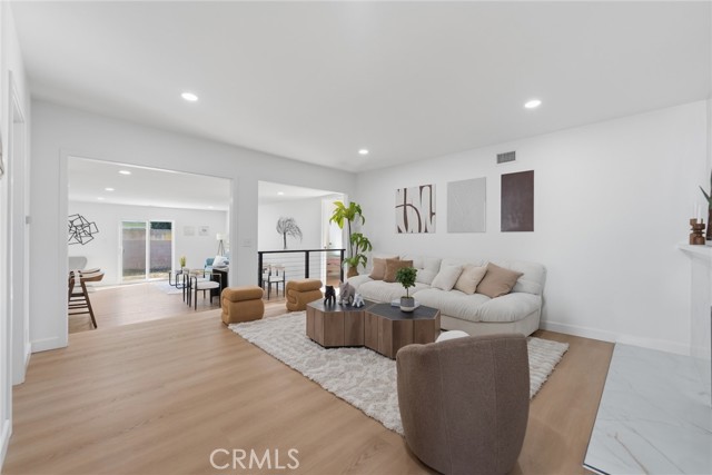 Detail Gallery Image 3 of 45 For 2614 W 111th, Inglewood,  CA 90303 - 5 Beds | 3 Baths