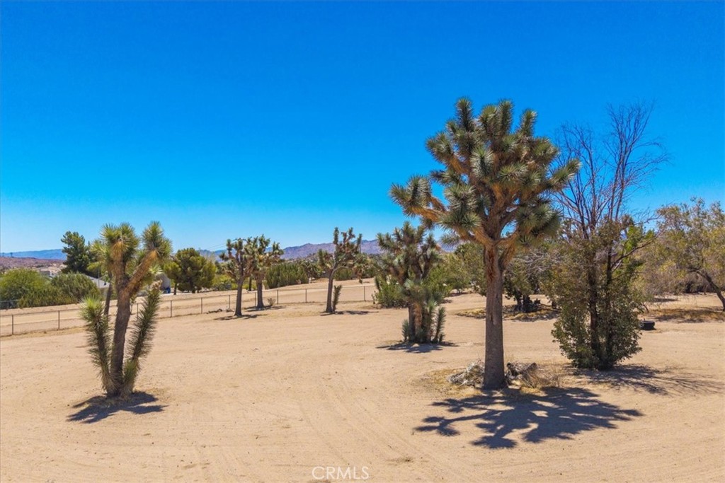 https://media.crmls.org/medias/c0b3f9d3-7fd5-4c2f-a43f-d16c7b10d660.jpg?preset=X-Large