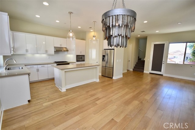 1817 Ocean Court, Costa Mesa CA: https://media.crmls.org/medias/c0b3fea4-e71f-4311-aacd-5d09b8b6ae3e.jpg