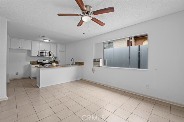 548 Bonita Street, San Pedro CA: https://media.crmls.org/medias/c0b48b2a-0364-48c7-a969-6975017c8938.jpg