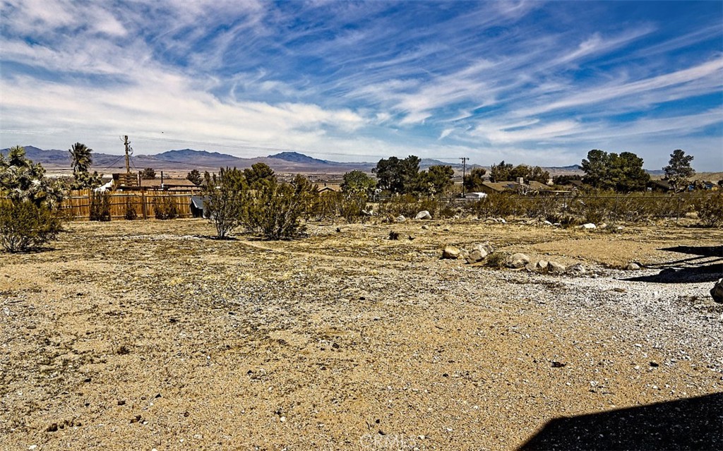 https://media.crmls.org/medias/c0b49270-5fb8-4676-8fe4-f5d632406c28.jpg?preset=X-Large