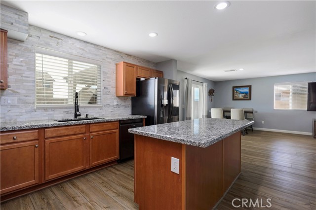 Detail Gallery Image 11 of 33 For 43106 Sondi Dr, Lancaster,  CA 93536 - 4 Beds | 2/1 Baths