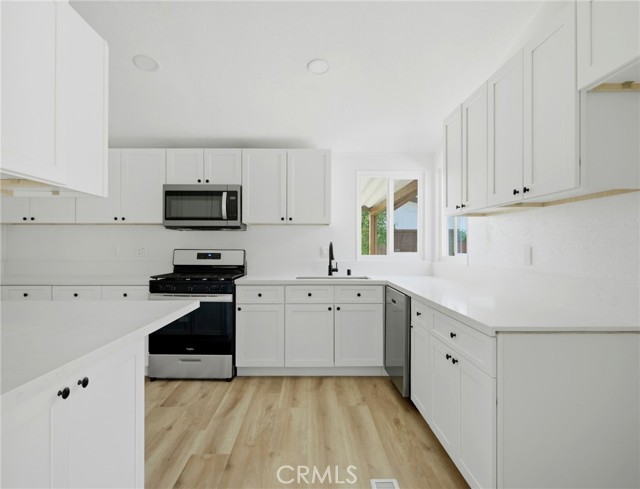 Detail Gallery Image 4 of 37 For 24761 Wendell Dr, Hemet,  CA 92544 - 2 Beds | 2 Baths