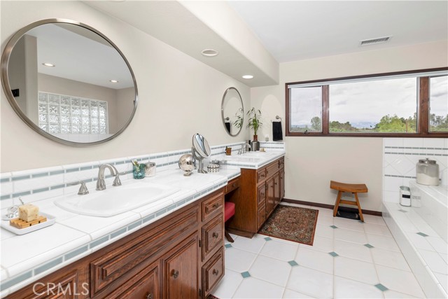 735 Del Valle Drive, Fallbrook CA: https://media.crmls.org/medias/c0b646bc-8837-4b1e-9bb3-7d0f2a2679ec.jpg