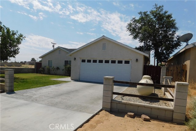 9330 Irene Avenue, California City CA: https://media.crmls.org/medias/c0b69ffb-a1b3-49e8-9bf2-dd9a73f7f2ef.jpg