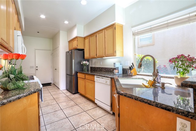 Detail Gallery Image 9 of 39 For 3738 Springmount St, Riverside,  CA 92501 - 3 Beds | 2/1 Baths