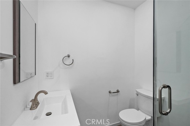 Detail Gallery Image 6 of 17 For 4136 1/4 Normal Ave #1/4,  Los Angeles,  CA 90029 - 2 Beds | 2 Baths
