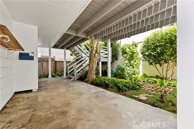 604 Marguerite Avenue, Corona del Mar CA: https://media.crmls.org/medias/c0b81cb7-91c4-40d4-ab92-8694e61be917.jpg