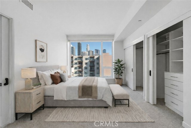 Front Image Thumbnail for CRDW26021484