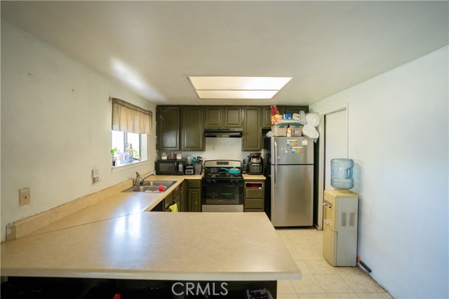 Detail Gallery Image 5 of 14 For 15168 Dakota, Victorville,  CA 92394 - 4 Beds | 2 Baths