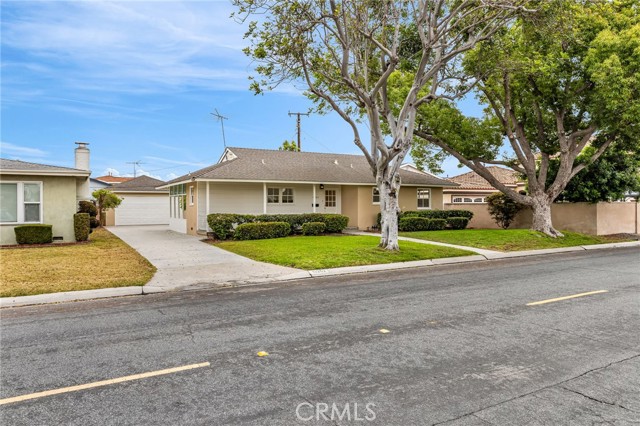 13262 Galway Street, Garden Grove CA: https://media.crmls.org/medias/c0b8740b-efa9-4e12-ad31-c66634bcce4c.jpg