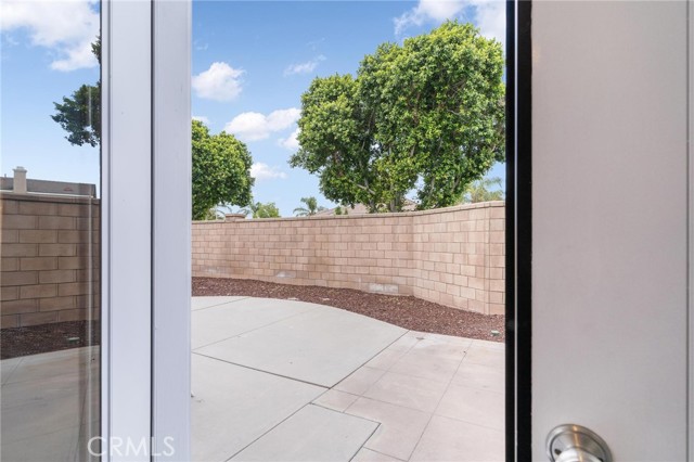 7681 Stonegate Drive, Eastvale CA: https://media.crmls.org/medias/c0b89f12-d939-460e-8135-7511929745cb.jpg
