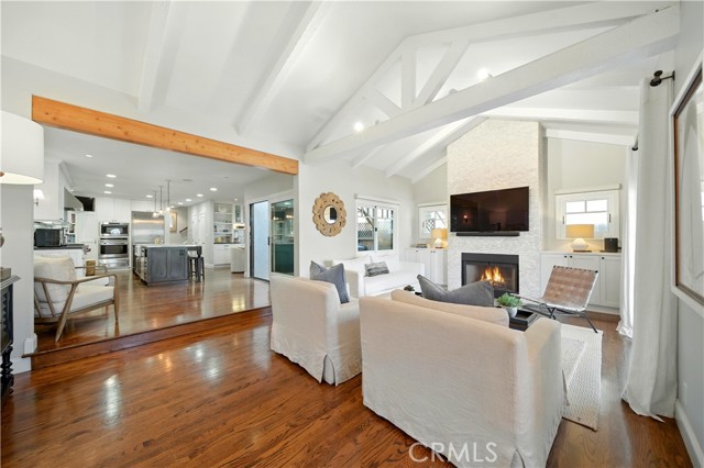 Detail Gallery Image 7 of 38 For 36 Pomona Ave, Long Beach,  CA 90803 - 3 Beds | 3 Baths