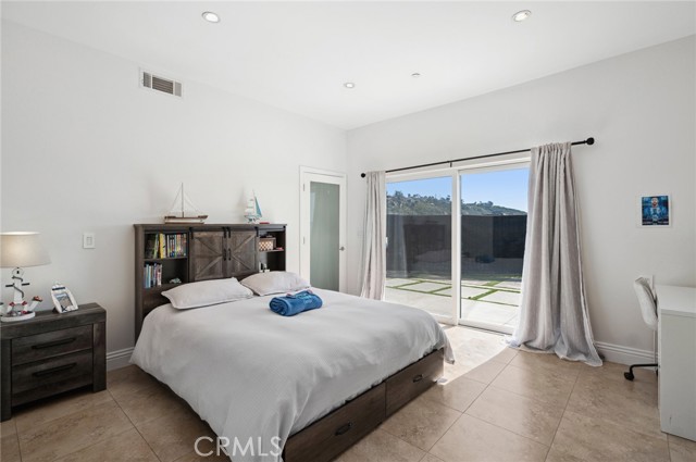 2085 Temple Hills Drive, Laguna Beach CA: https://media.crmls.org/medias/c0b90af4-b585-4b45-86c9-a8dd739505a8.jpg