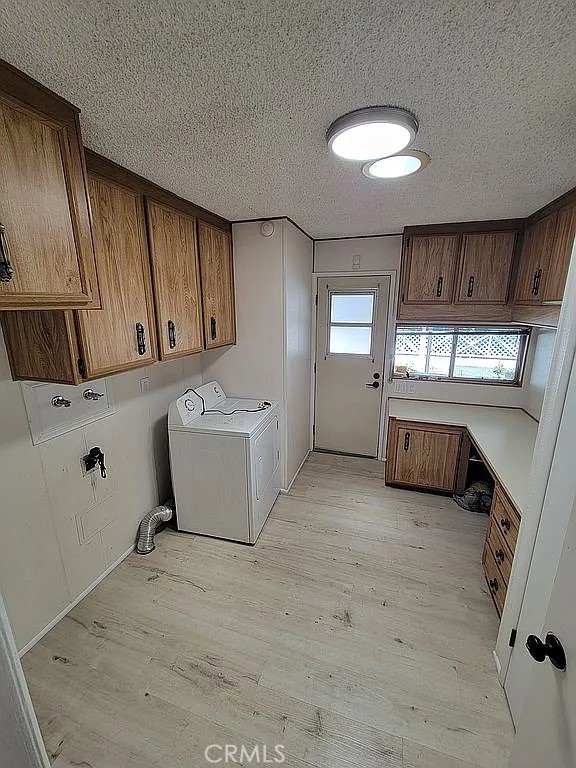 18 Tahquitz Court, Camarillo CA: https://media.crmls.org/medias/c0ba3262-7225-423e-b056-f7d62f8ce914.jpg