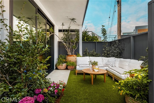 412 29th Street, Newport Beach CA: https://media.crmls.org/medias/c0ba517e-f2ed-4d66-8964-90b83eade4d7.jpg