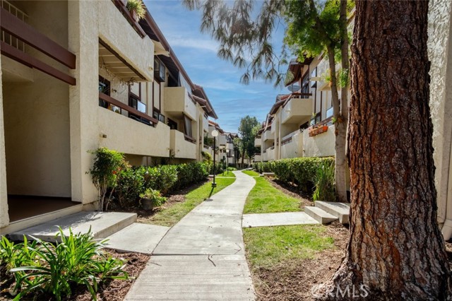 Detail Gallery Image 2 of 23 For 18015 Sundowner Way #647,  Canyon Country,  CA 91387 - 3 Beds | 2 Baths