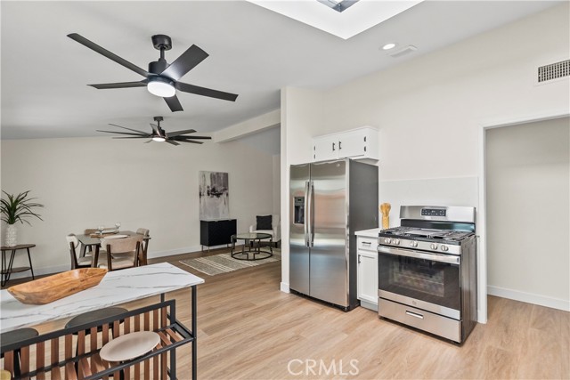 Detail Gallery Image 17 of 41 For 27410 Dewdrop Ave, Canyon Country,  CA 91351 - 3 Beds | 1/1 Baths
