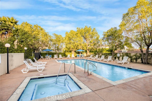 19350 Sherman Way, Reseda CA: https://media.crmls.org/medias/c0bcee13-7146-4336-8a04-334aa7397812.jpg