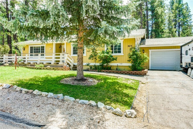 Detail Gallery Image 3 of 52 For 806 Mountain Ln, Big Bear City,  CA 92314 - 3 Beds | 2 Baths