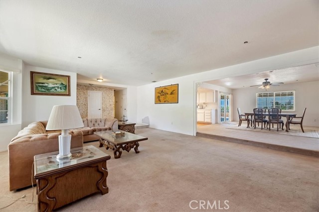 8853 Dufferin Avenue, Riverside CA: https://media.crmls.org/medias/c0bdc2f0-7216-4d60-b200-f14af9c39033.jpg