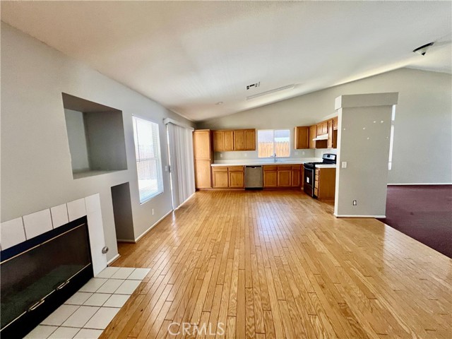 13633 Bentwood Street, Hesperia CA: https://media.crmls.org/medias/c0bdea8e-e634-4829-83fe-b6df5dc735f5.jpg