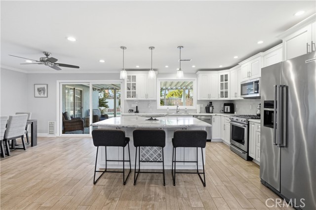 Detail Gallery Image 3 of 30 For 19833 Blythe, Winnetka,  CA 91306 - 3 Beds | 2 Baths